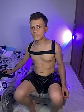 _Leo_Boy Show in webcam