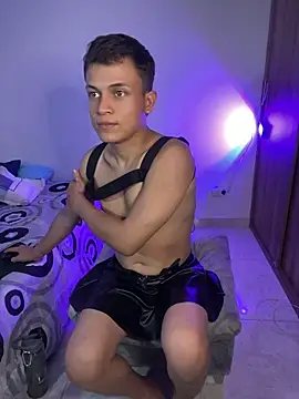 _Leo_Boy Adlı Modelin Web Kamerası Şovu
