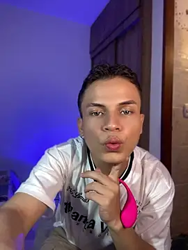 _Leo_Boy: διαδικτυακό σόου στην κάμερα