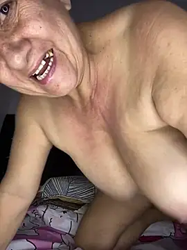 Arabic__Titsbig: διαδικτυακό σόου στην κάμερα