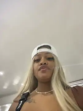 riri_brunnete's Webcam Show