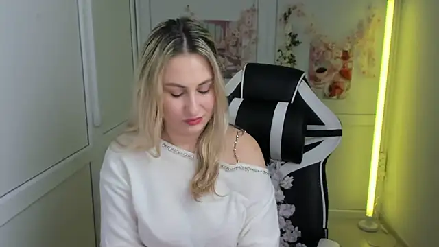 MissLunariaa Show in webcam