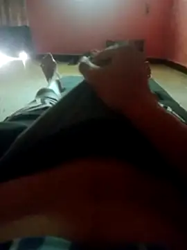 younes__younes Show in webcam