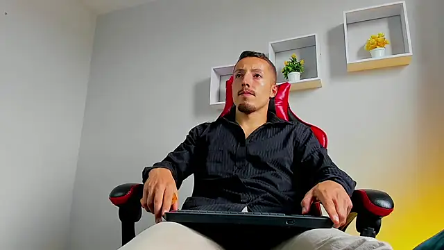 Pokazy przed kamerką – Lorenzo_Vellum