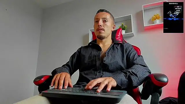 Pokazy przed kamerką – Lorenzo_Vellum