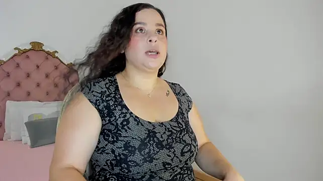 lilacoral7 Show in webcam