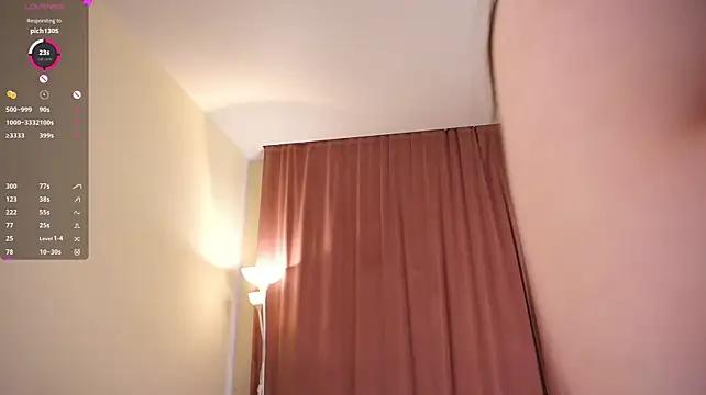 TrinaHowton's Live XXX Chat