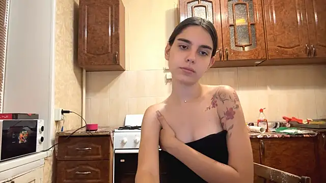 Pokazy przed kamerką – hey_hey_Bella