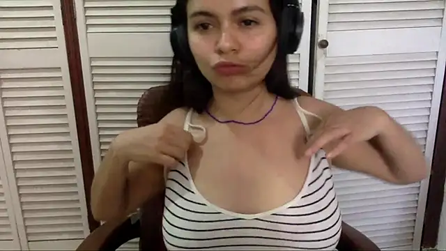 ValentinaCarnohan Show in webcam