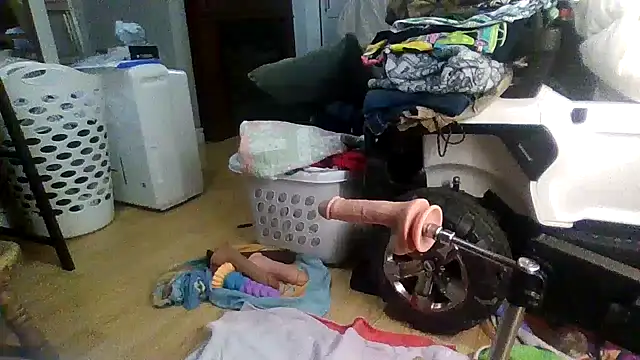 Mr-A-YourSlut Webcamshow