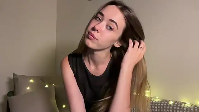 sexxyyyhotLilitt Adlı Modelin Canlı XXX Sohbeti
