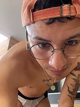 Show modela SirDamian na web-kameri