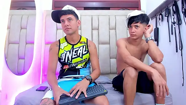 Show modela hotguyvictor na web-kameri