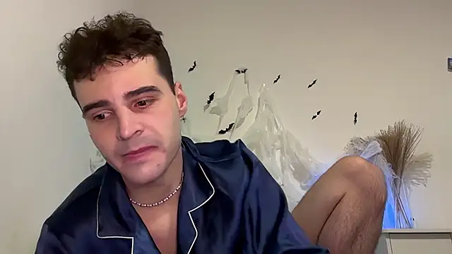 Lucas_bennet Show in webcam