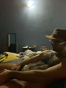 HairybutHorny webcam show