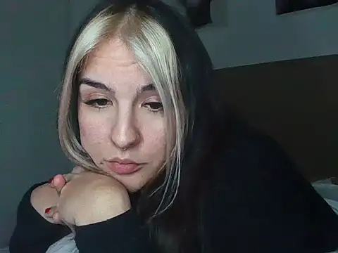 Webkamerová show latinbabygirl