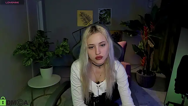 LaslyAngel Chat XXX in diretta