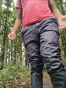 Pokazy przed kamerką – DesiBoy_Live