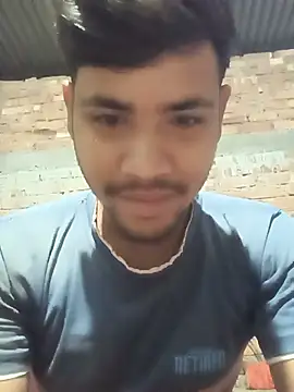 Pokazy przed kamerką – DesiBoy_Live