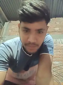 Pokazy przed kamerką – DesiBoy_Live