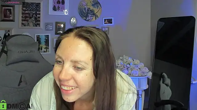 EmilyStevart XXX чат на живо