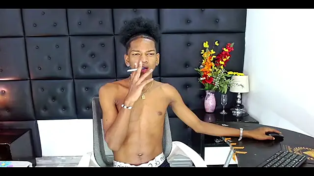AfroWayuuu Show in webcam