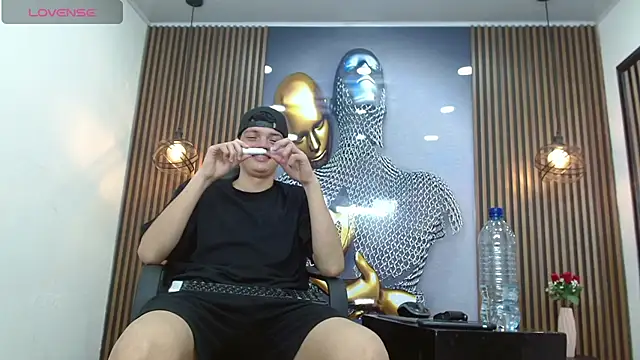 AlejoBussnek Show in webcam