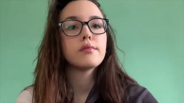 Chat XXX en directo de shylilyshyyy