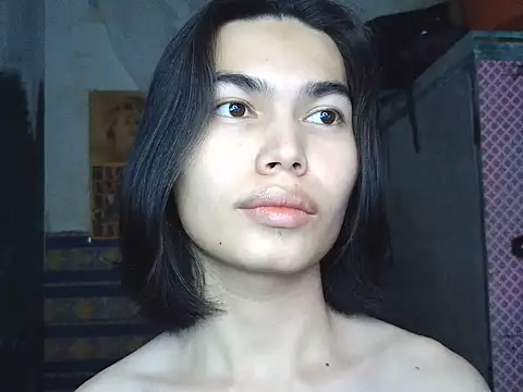 Asian_babyboi Show in webcam