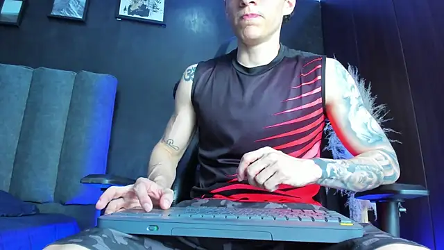 Enzo_Maserati Show in webcam