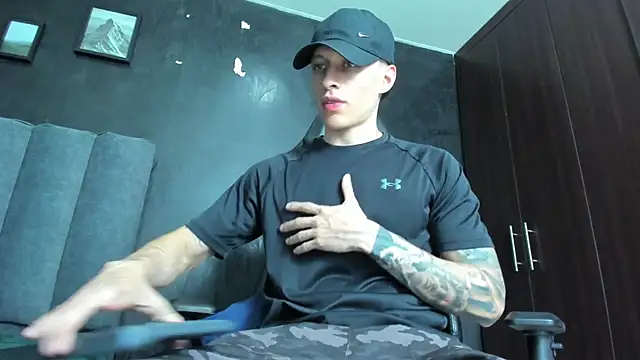 Enzo_Maserati Show in webcam