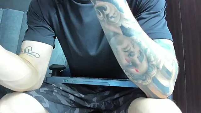 Enzo_Maserati Webcamshow