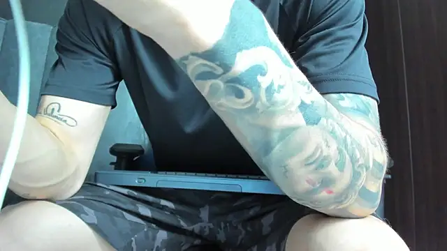 Show de Enzo_Maserati na webcam