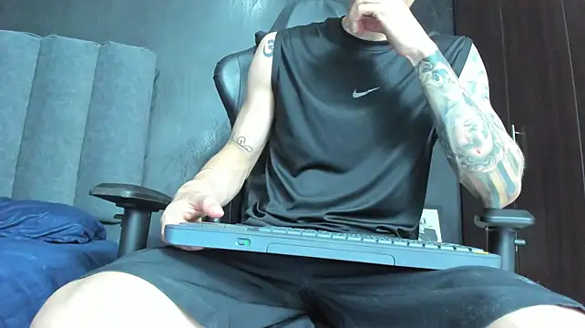 Enzo_Maserati Webcam show