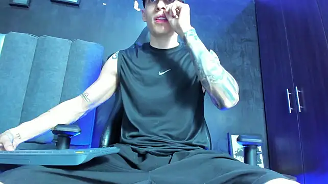 Show de Enzo_Maserati na webcam