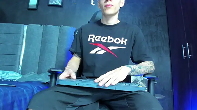 Enzo_Maserati Webcam Show