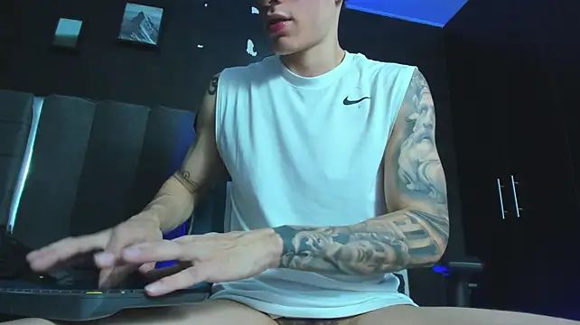Enzo_Maserati Show in webcam