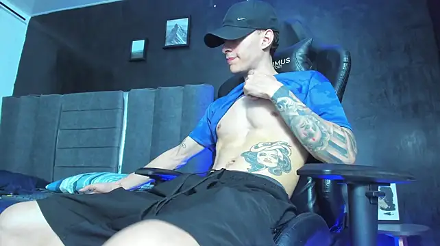 Enzo_Maserati 在線直播表演