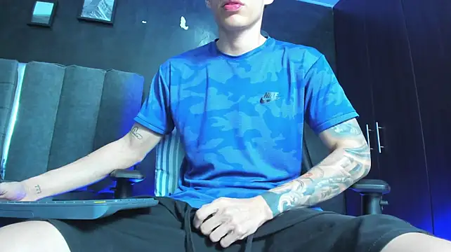 Enzo_Maserati Pertunjukan Webcam