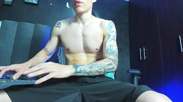 Enzo_Maserati Pertunjukan Webcam