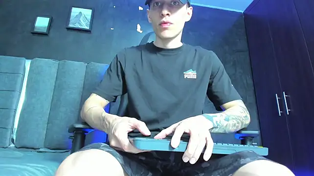 Enzo_Maserati Pertunjukan Webcam