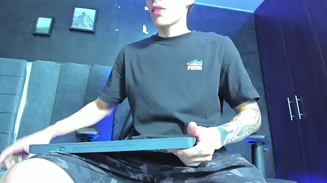 Enzo_Maserati Pertunjukan Webcam