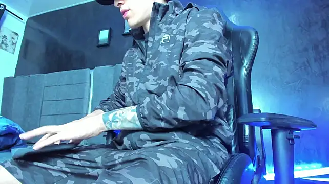Enzo_Maserati 在線直播表演