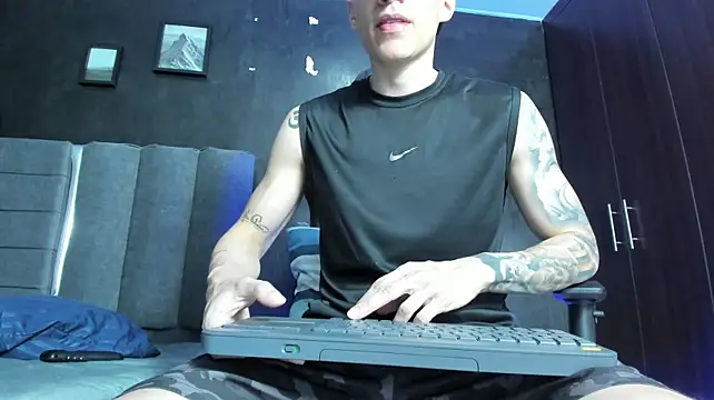Enzo_Maserati Webcamshow