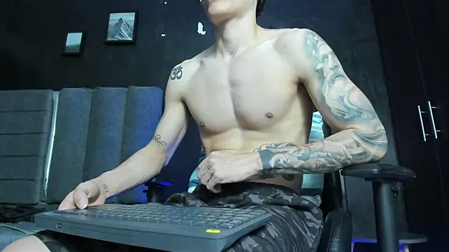 Enzo_Maserati Pertunjukan Webcam
