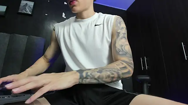 Show de Enzo_Maserati na webcam
