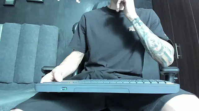Enzo_Maserati Pertunjukan Webcam