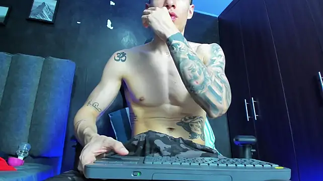 Show de Enzo_Maserati na webcam