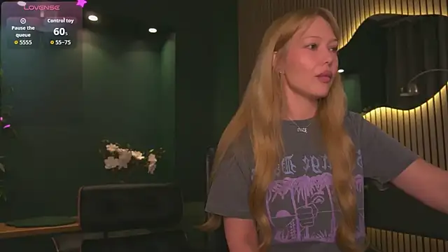 _Milla_Luna's Live XXX Chat