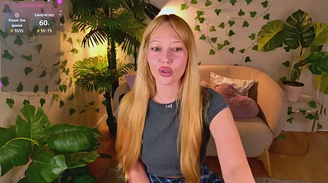 _Milla_Luna's Live XXX Chat